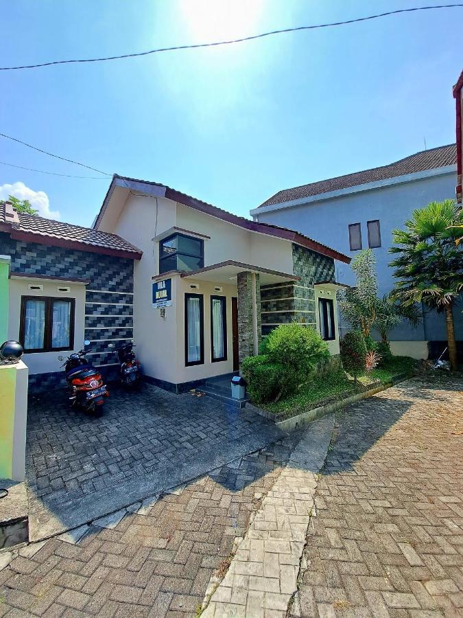 Villa Petit Tour Batu  Exterior photo